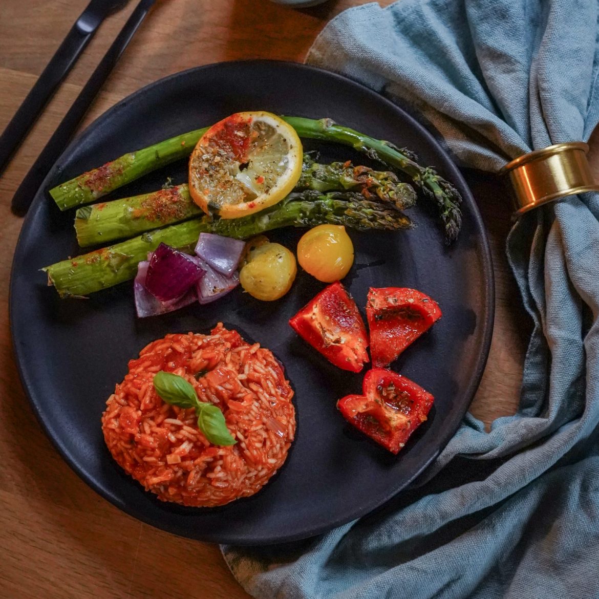 Tomatenreis mit Ofen-Gemüse