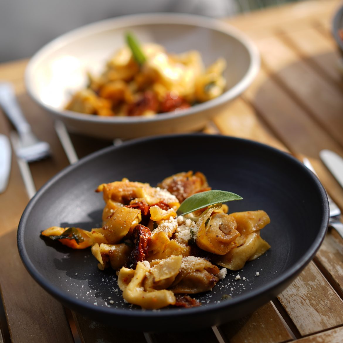 Tortellini mit Salbei & getrockneten Tomaten