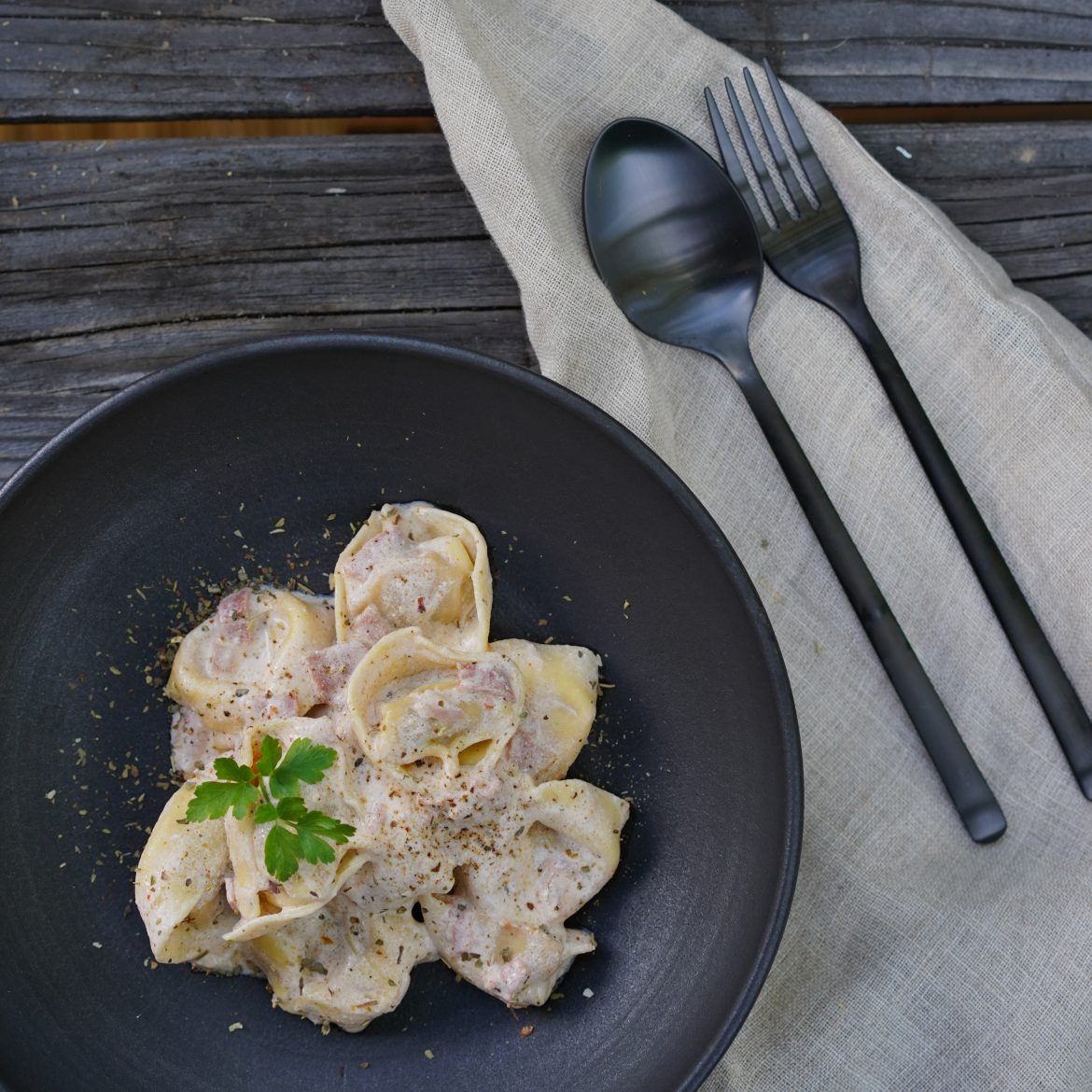 Tortellini mit veganer Carbonara
