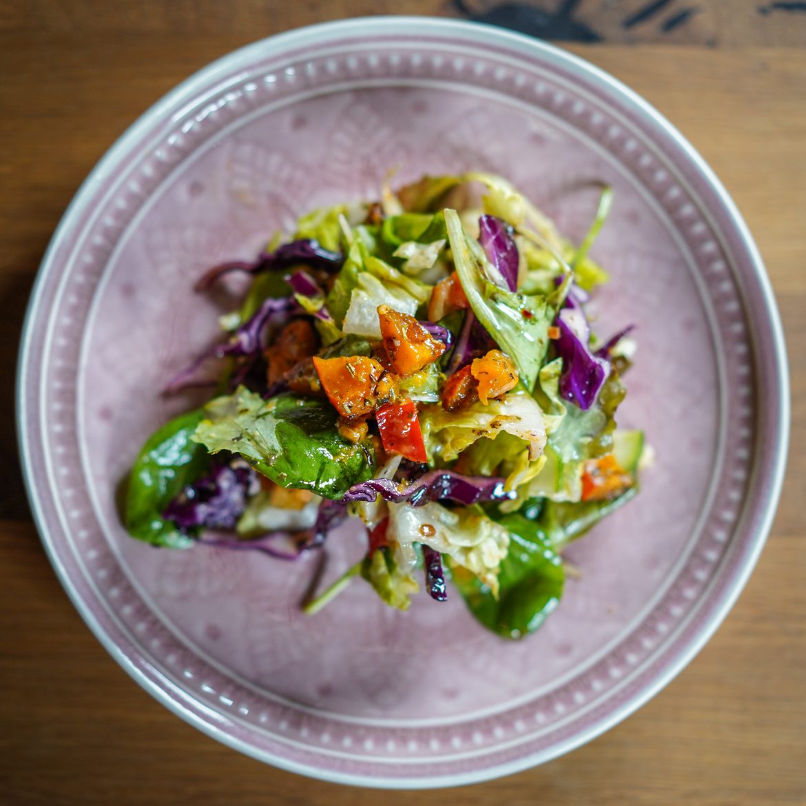 Winter-Salat mit Rotkohl & gebratenem Kürbis