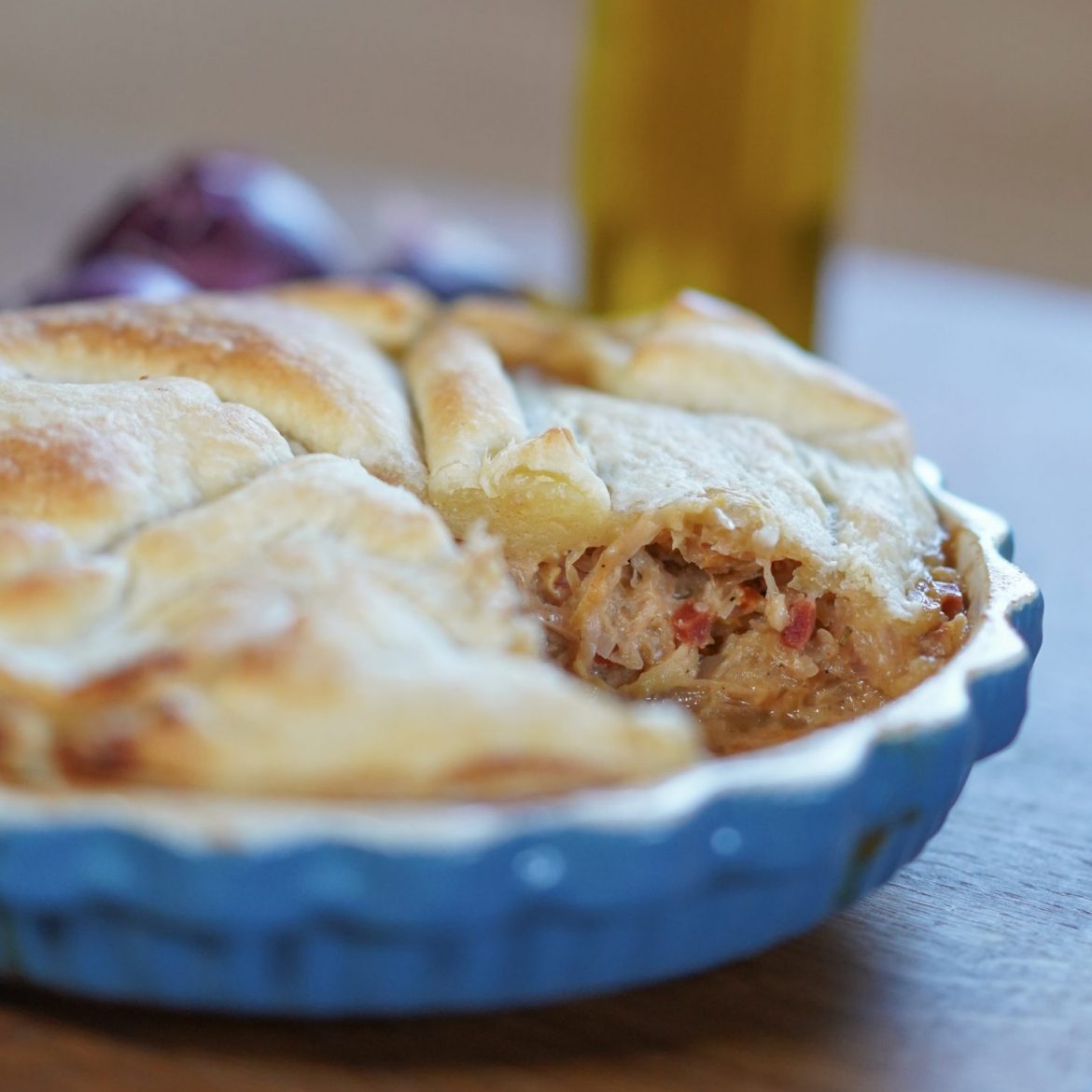 Blätterteig-Quiche mit cremiger Sauerkrautfüllung (vegan)