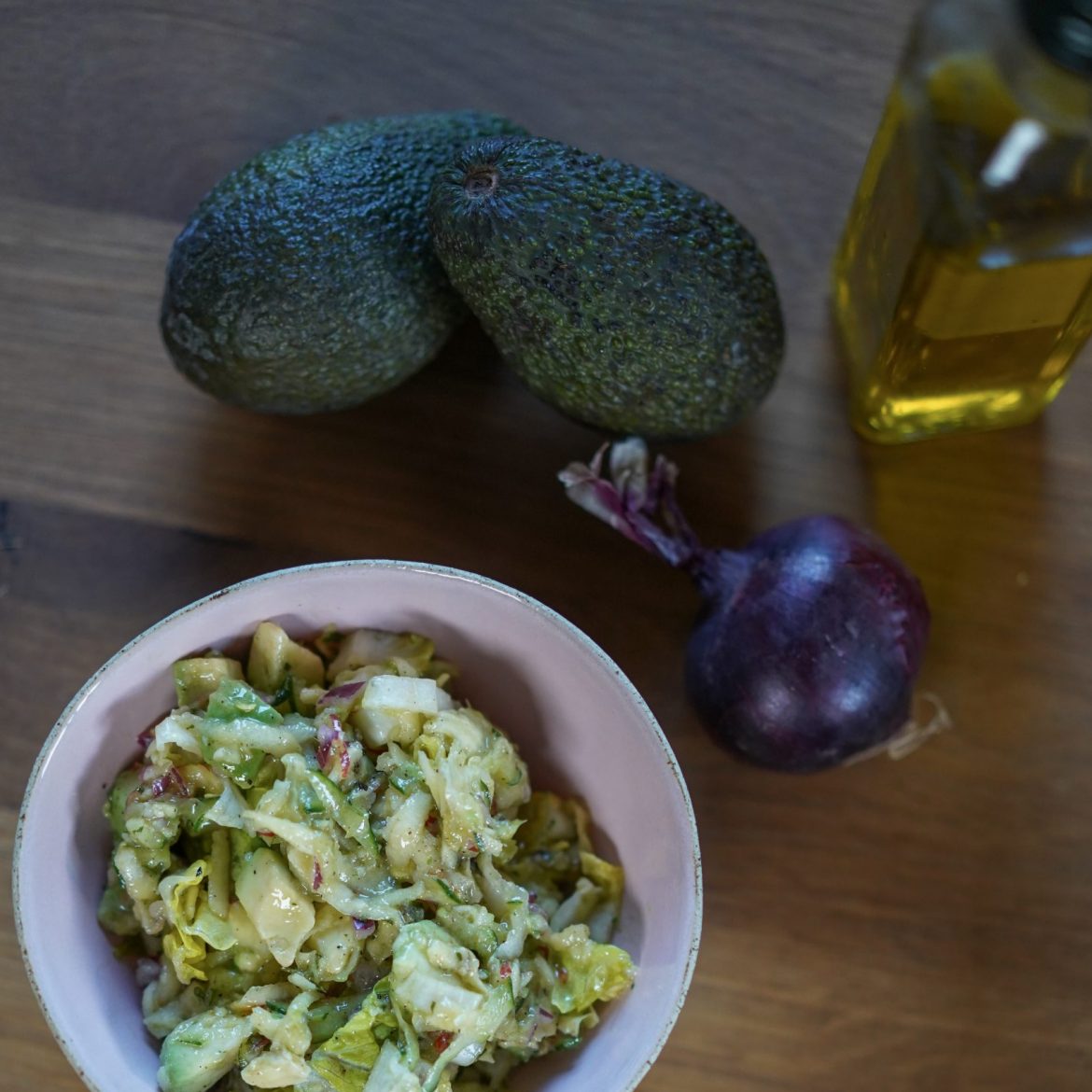 Romana-Salat mit fruchtigem Dressing